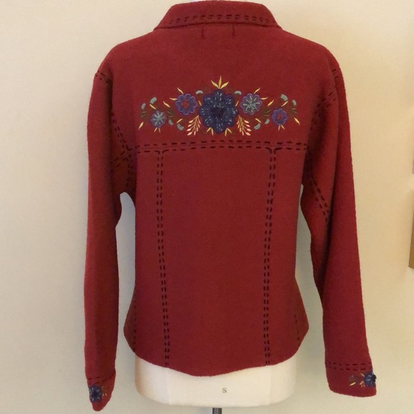 Beautiful Icelandic Designs Jacket - Picture 4 of 10